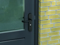 AXA veiligheidsbeslag Oval achterdeur zwart langschild met SKG 3-sterren 55 mm Clearance