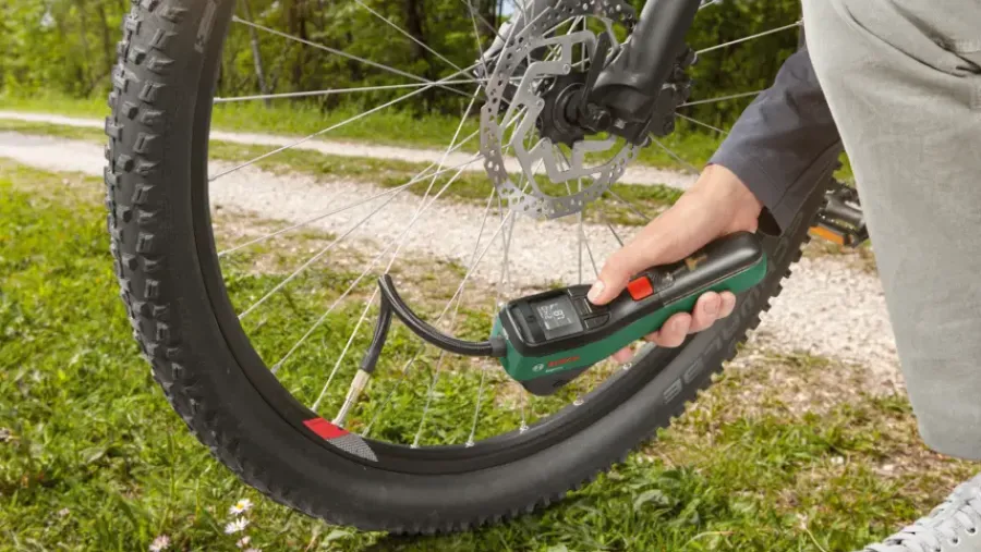 Bosch EasyPump accupomp incl 3 ventielen en handige fietstas Best