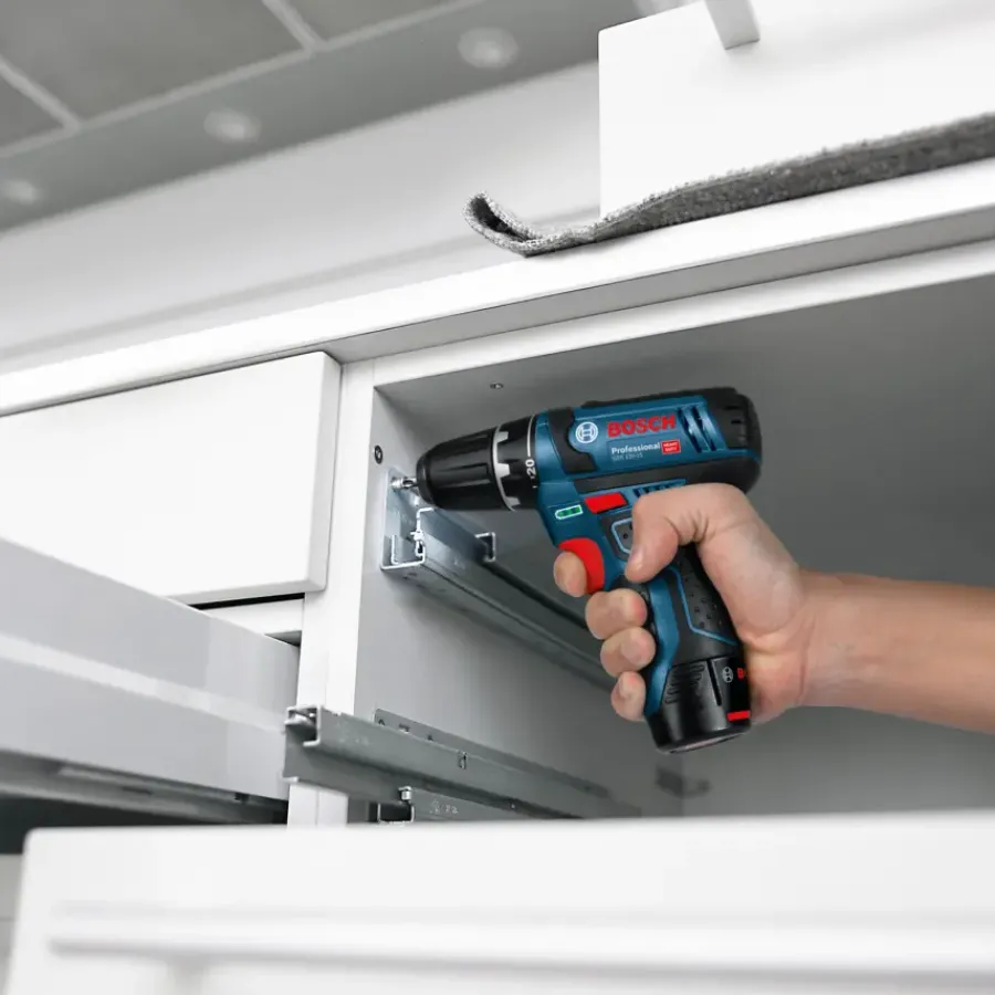 Bosch Professional accuschroefmachine GSR 12V-15 + twee accu's