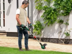 Bosch 18V trimmer Universal (Incl. 2Ah accu + oplader)