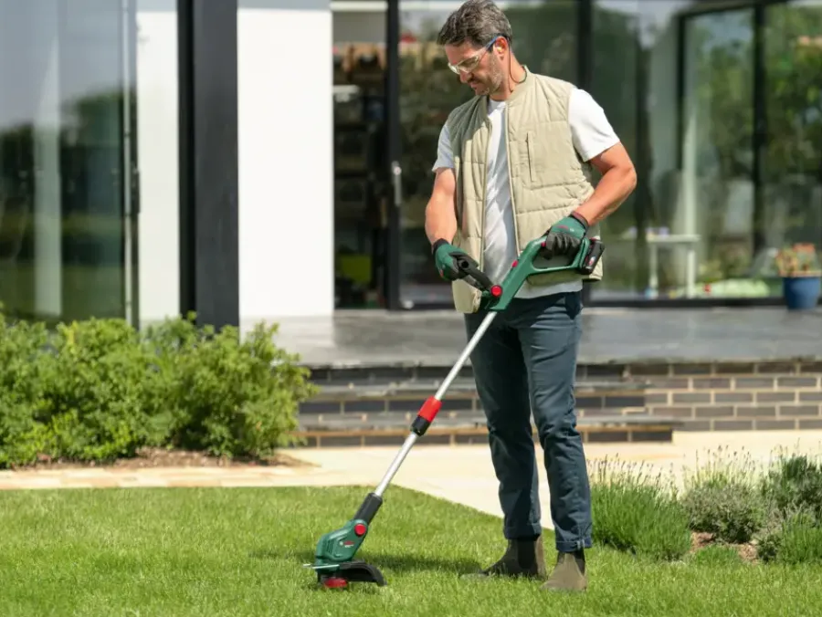 Bosch 18V trimmer Universal (zonder accu) Clearance