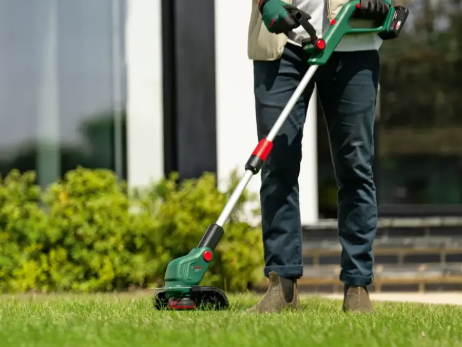 Bosch 18V trimmer Universal (zonder accu) Clearance
