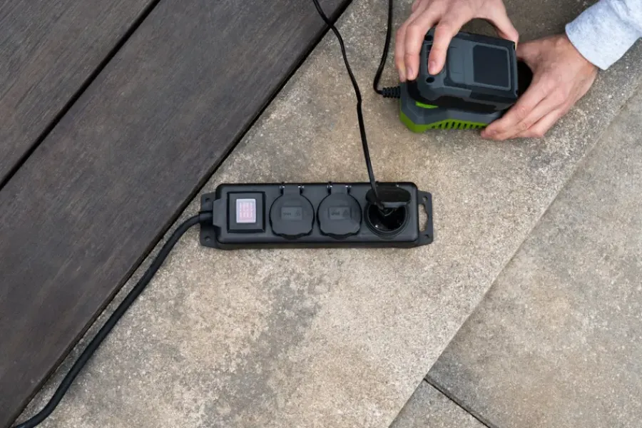 Brennenstuhl Stekkerdoos 3-voudig met schakelaar IP44 2 meter Hot