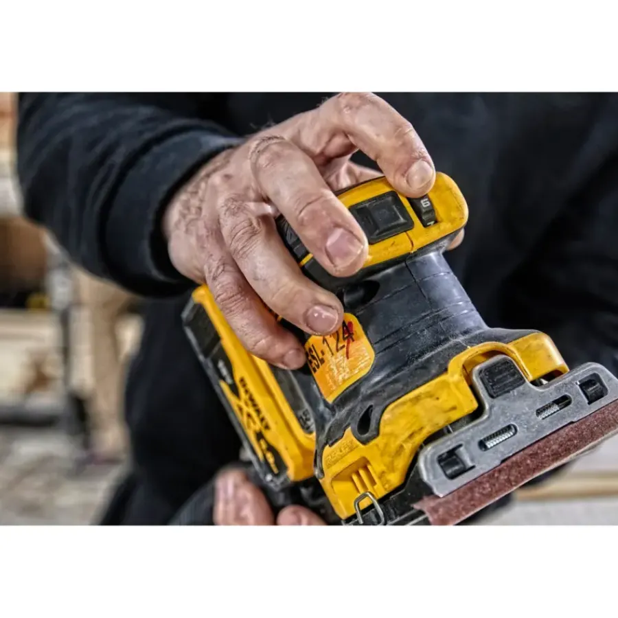 DeWALT 18V XR vlakschuurmachine brushless DCW200N-XJ (zonder accu)
