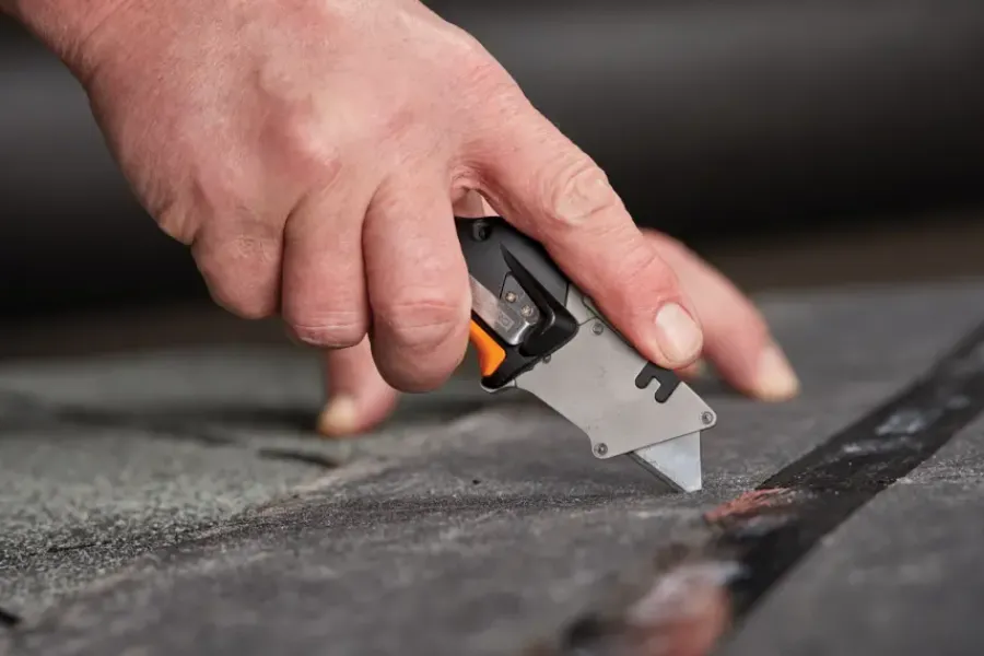 FISKARS vouwmes CarbonMax Hot